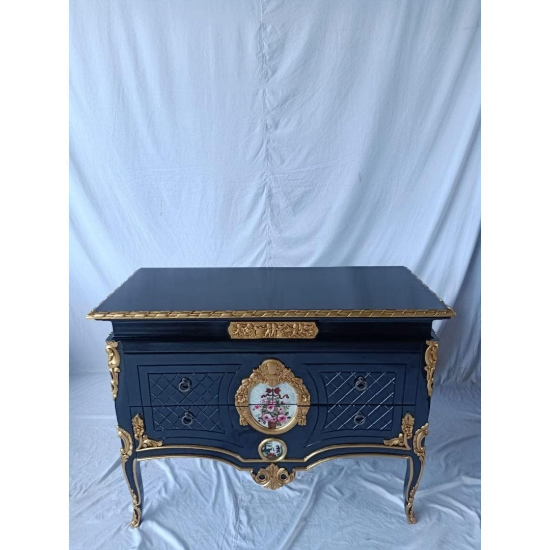 Das Sideboard nimmt mit 114 cm Gestalt an