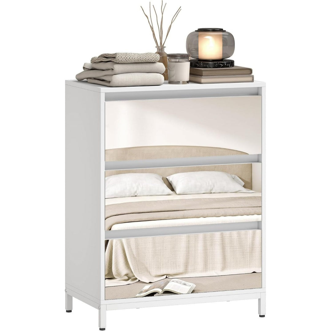 Schubladen und einen Spiegel bestimmen das Sideboard