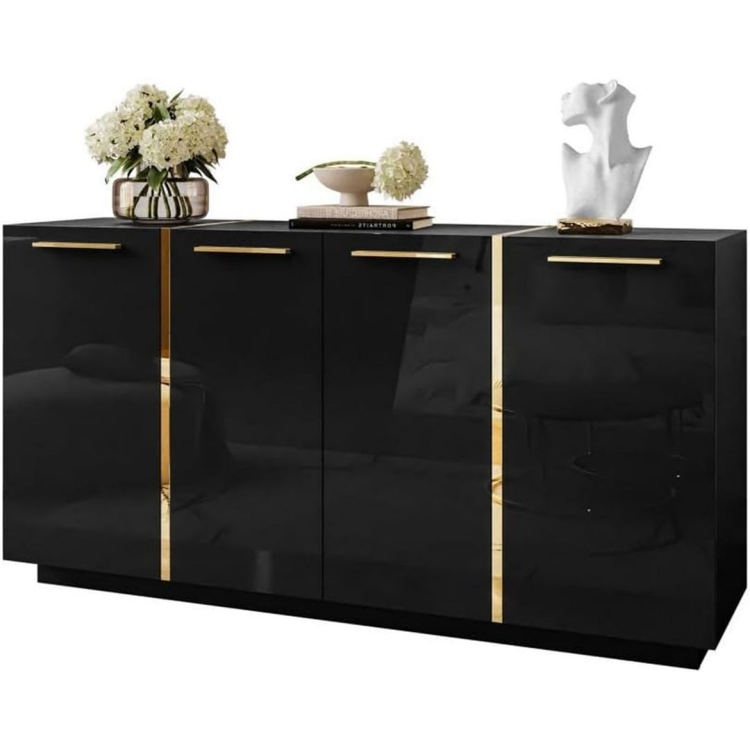 Grifflose Fronten praegen das Sideboard in Schwarz