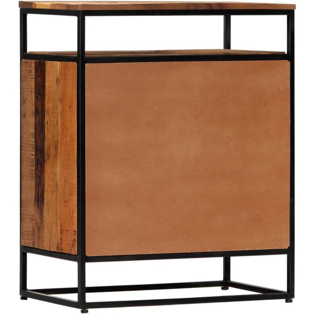 Ein Metallgestell praegt das Sideboard