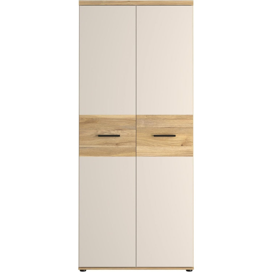 Weiss und Eichenbraun bestimmt die Farbgebung von dem Kleiderschrank