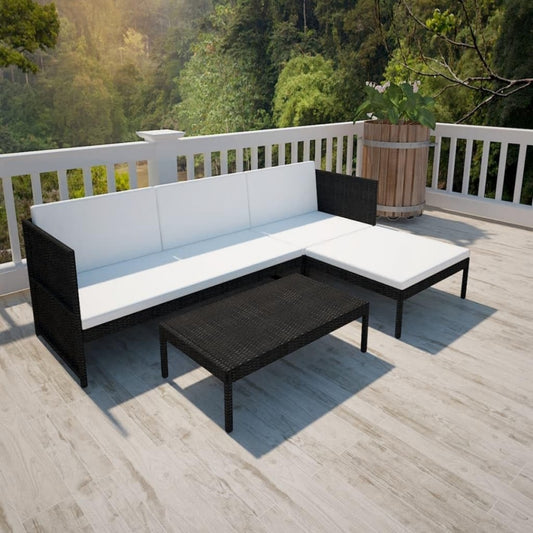 Sofa mit weichen Polstern, Flechtoptik und einem Metallgestell