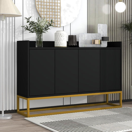 Grifflose Fronten an dem Sideboard aus Holzwerkstoff und Metall